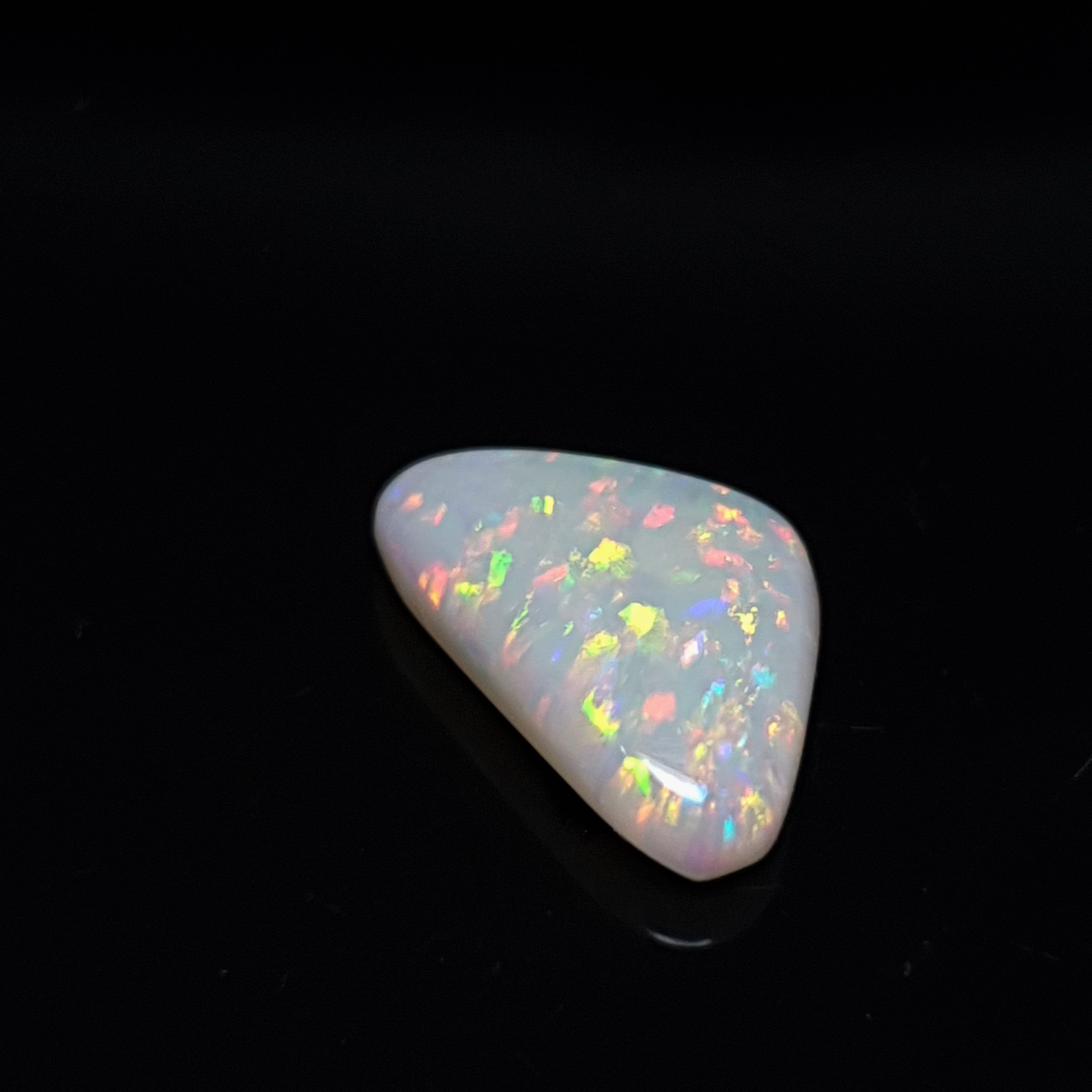 White opal from the 14 mile Coober Pedy 046L
