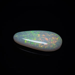 White opal from the 12 mile field Coober Pedy 067P