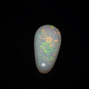 White opal from the 12 mile field Coober Pedy 067P