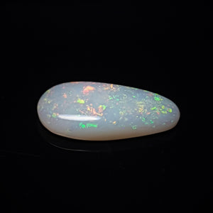 White opal from the 12 mile field Coober Pedy 067P