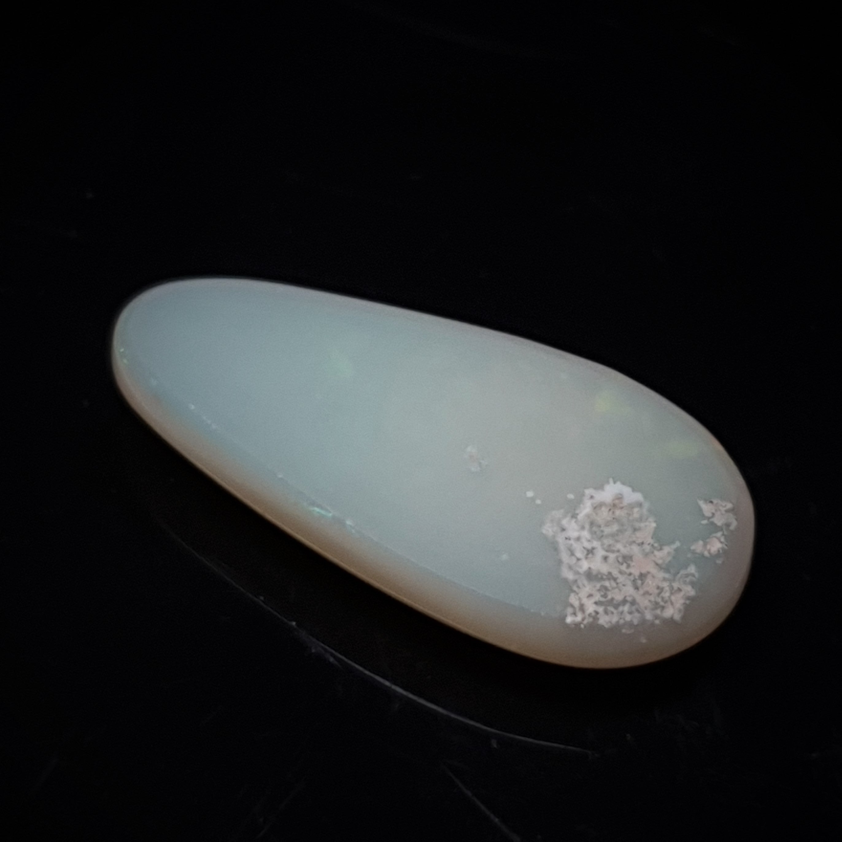White opal from the 12 mile field Coober Pedy 067P