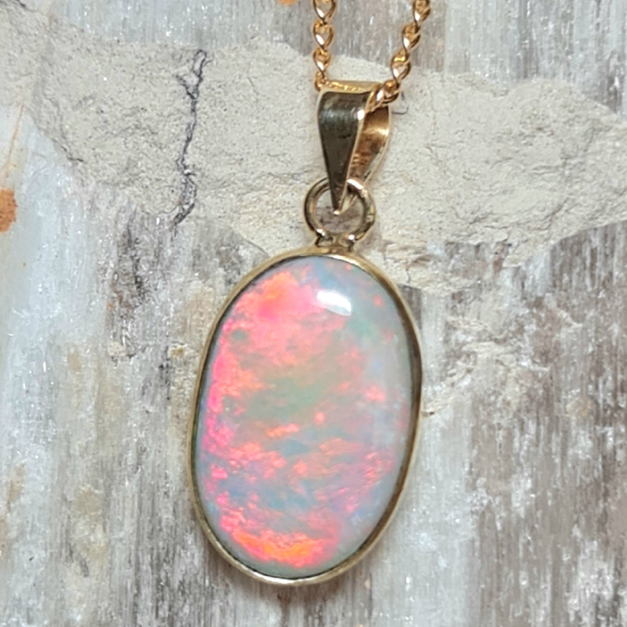 9ct Gold Coober Pedy Crystal Opal Pendant 084g