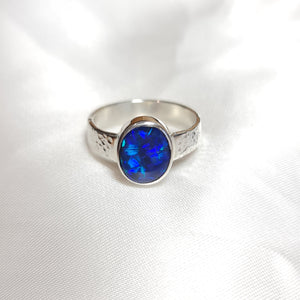 Mystic Blue Lightning Ridge Opal Ring 080F