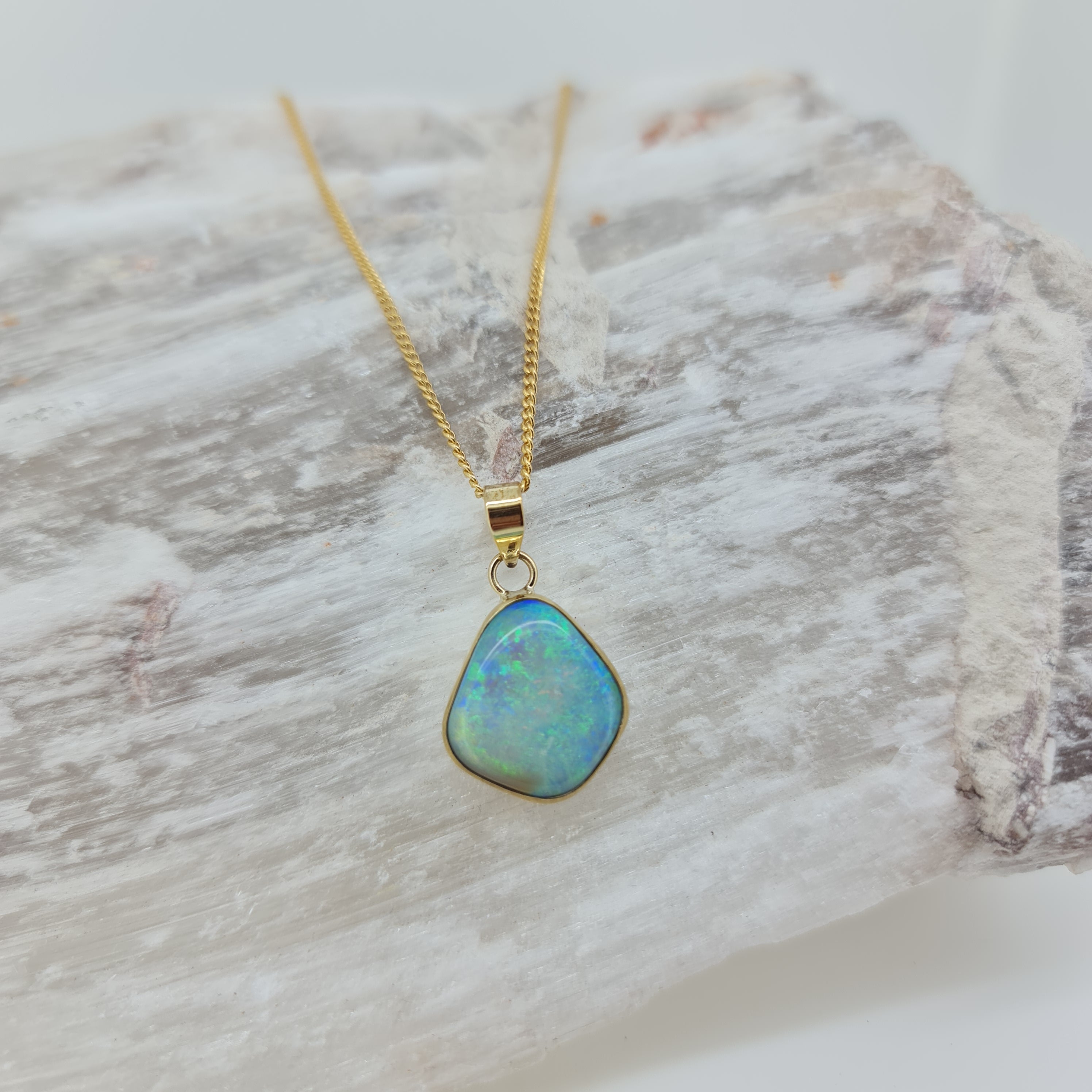 9ct Gold Coober Pedy Olympic Opal Pendant 084B